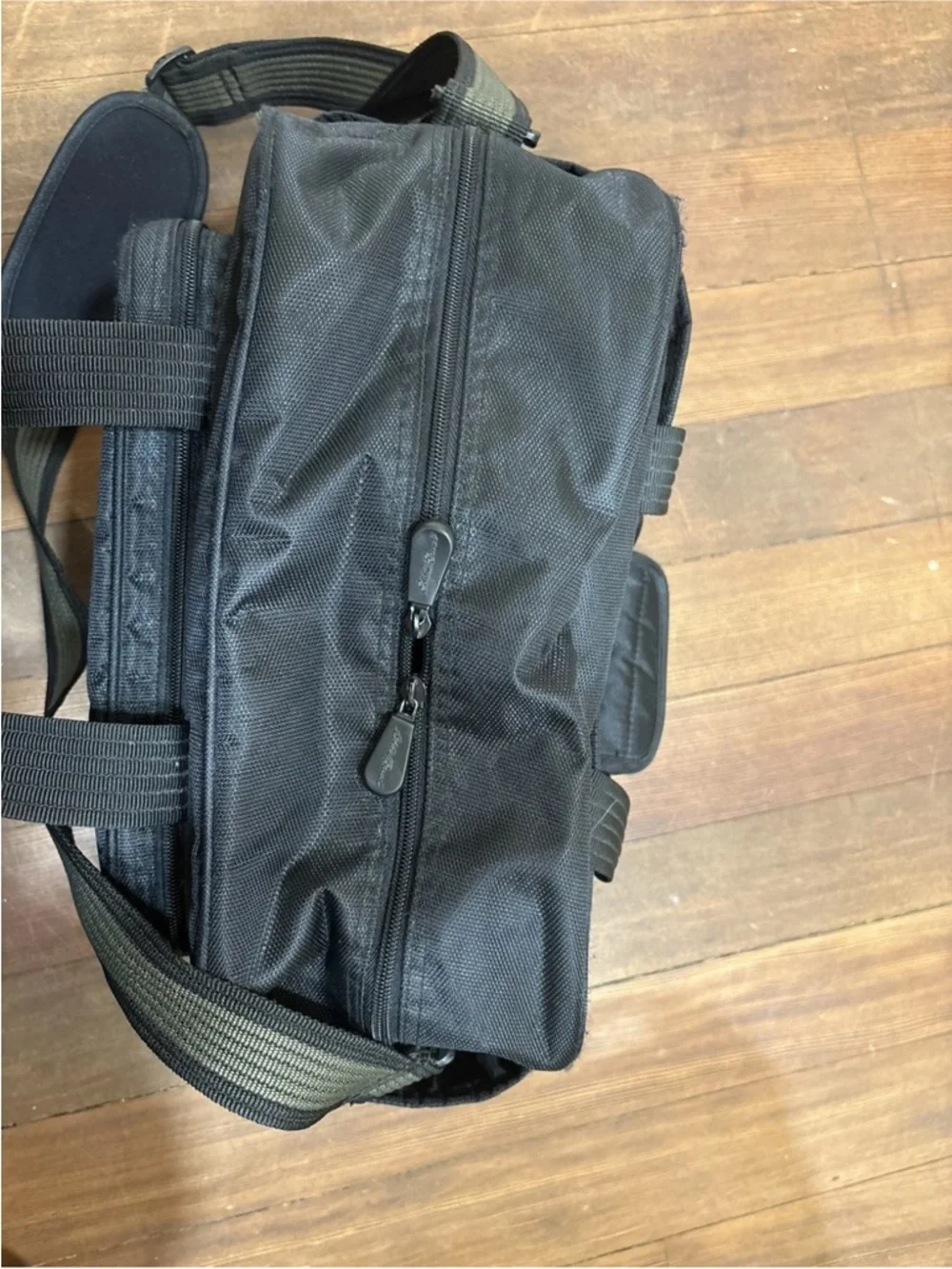 Eddie Bauer  Small Travel Carry On Duffle Bag great condition! Unisex flight bag